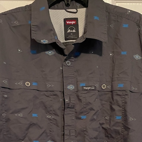 Wrangler Gray and Blue Casual Button Down Shirt - Picture 4 of 4